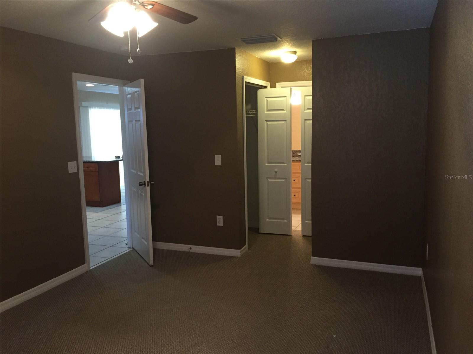 Listing photo id 15 for 4309 Longshore Drive