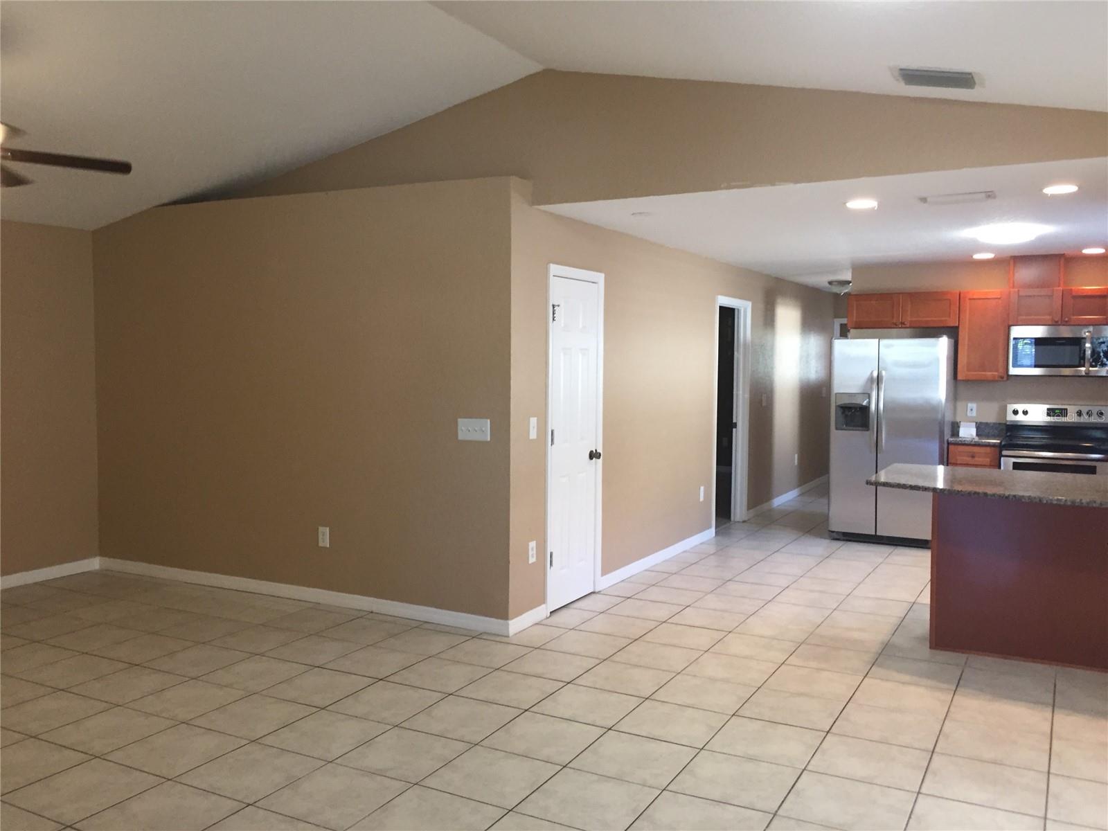 Listing photo id 3 for 4309 Longshore Drive