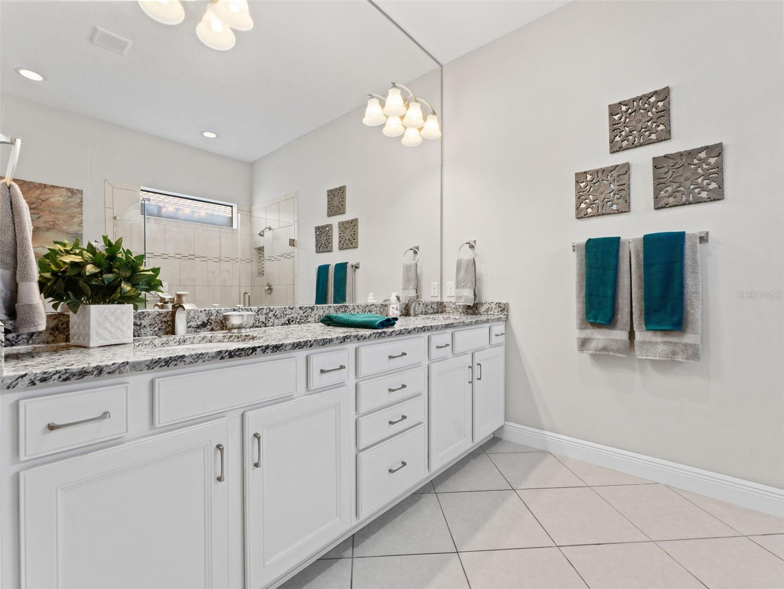 Image 18 of 41 For 5116 Lakecastle Drive