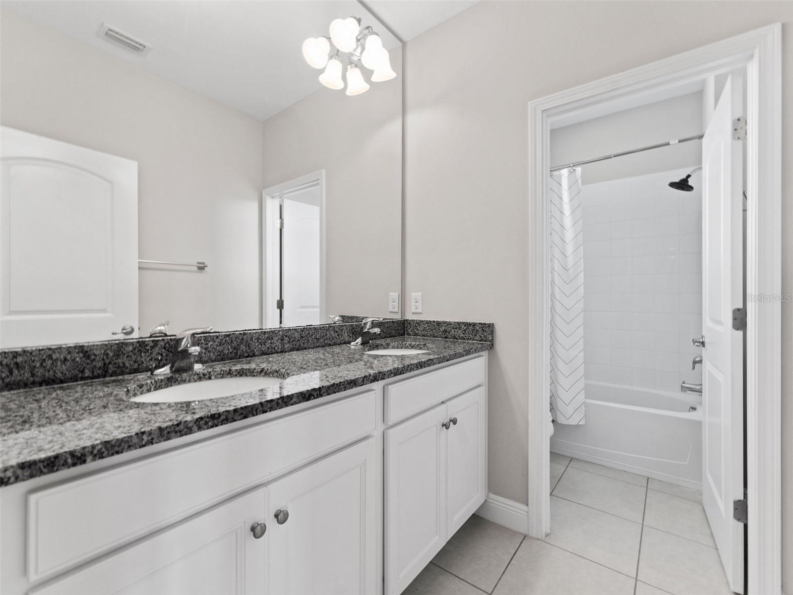 Image 22 of 41 For 5116 Lakecastle Drive