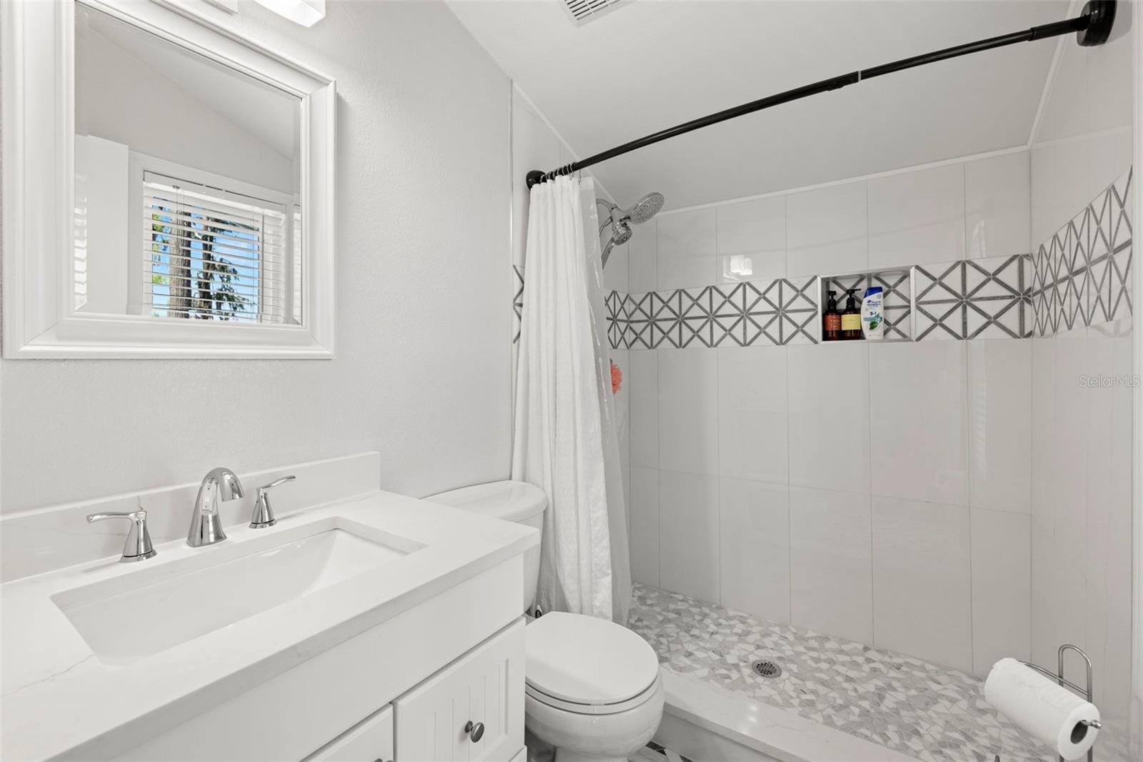 Listing photo id 14 for 14412 Wadsworth Drive