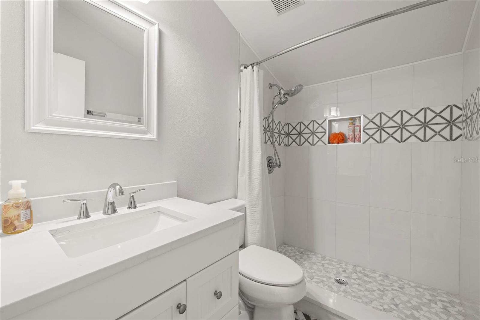 Listing photo id 16 for 14412 Wadsworth Drive
