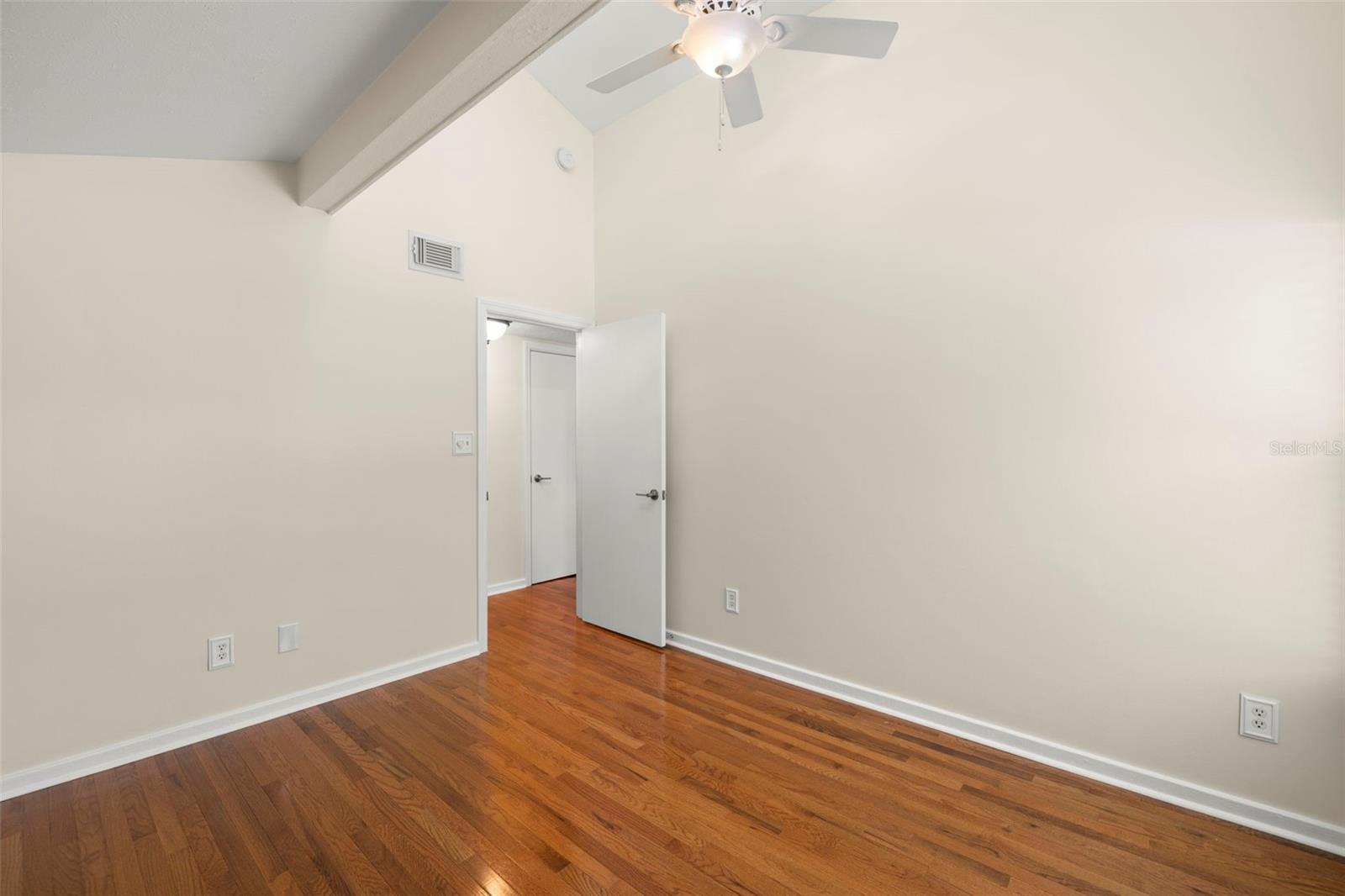 Listing photo id 18 for 14412 Wadsworth Drive