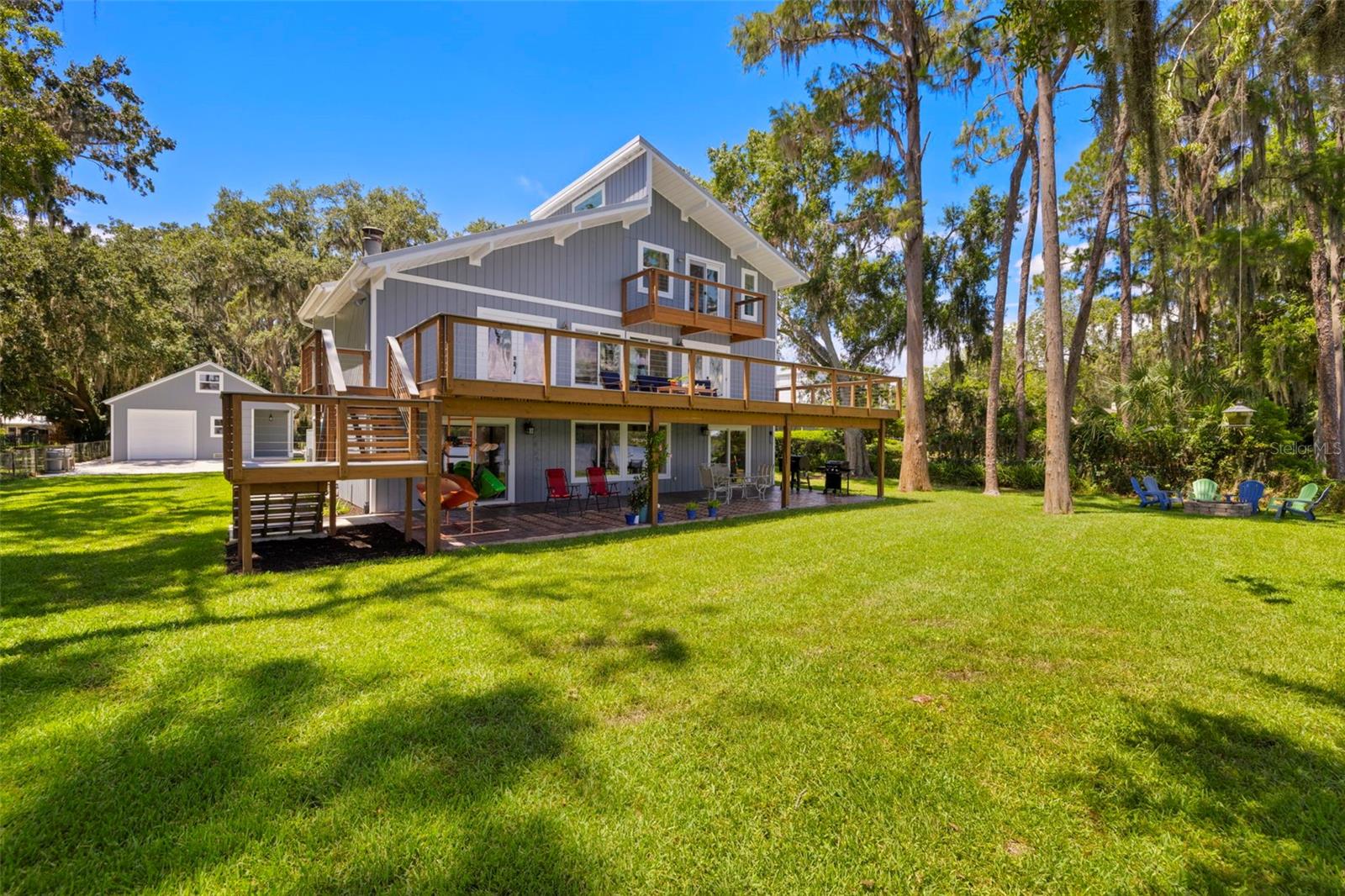 Listing photo id 2 for 14412 Wadsworth Drive