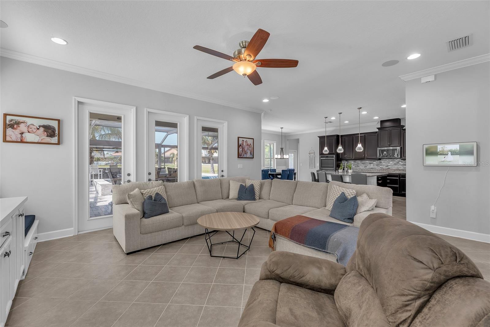 Listing photo id 11 for 11831 Cross Vine Drive