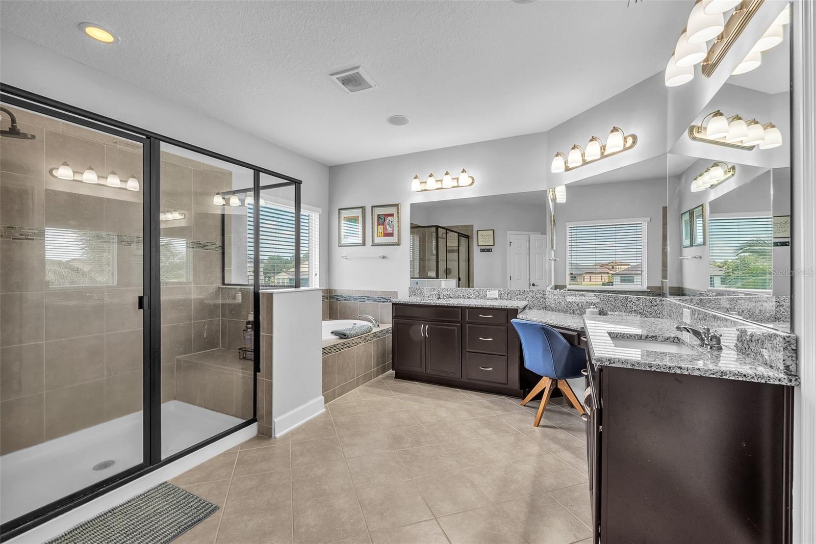 Listing photo id 23 for 11831 Cross Vine Drive