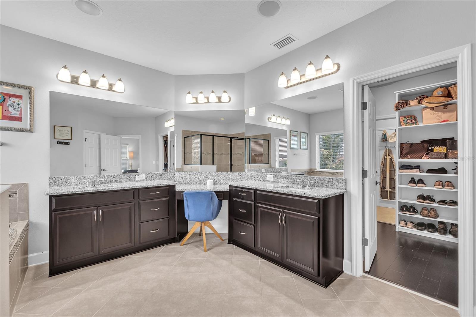Listing photo id 24 for 11831 Cross Vine Drive