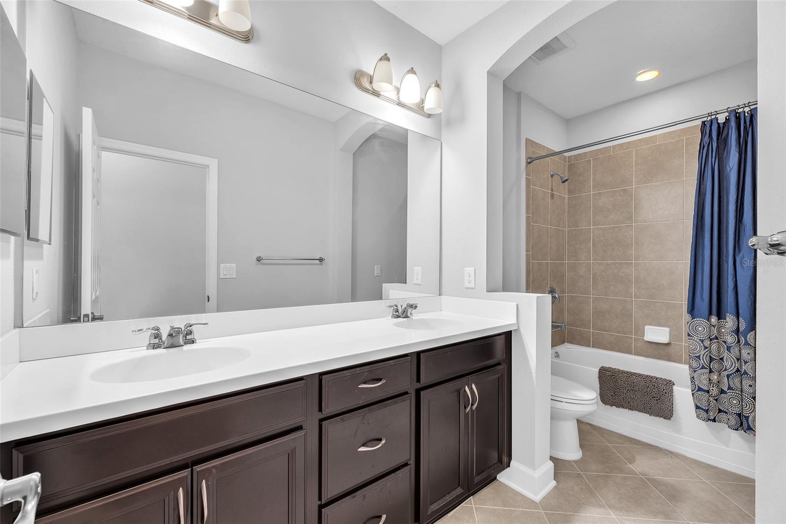 Listing photo id 30 for 11831 Cross Vine Drive