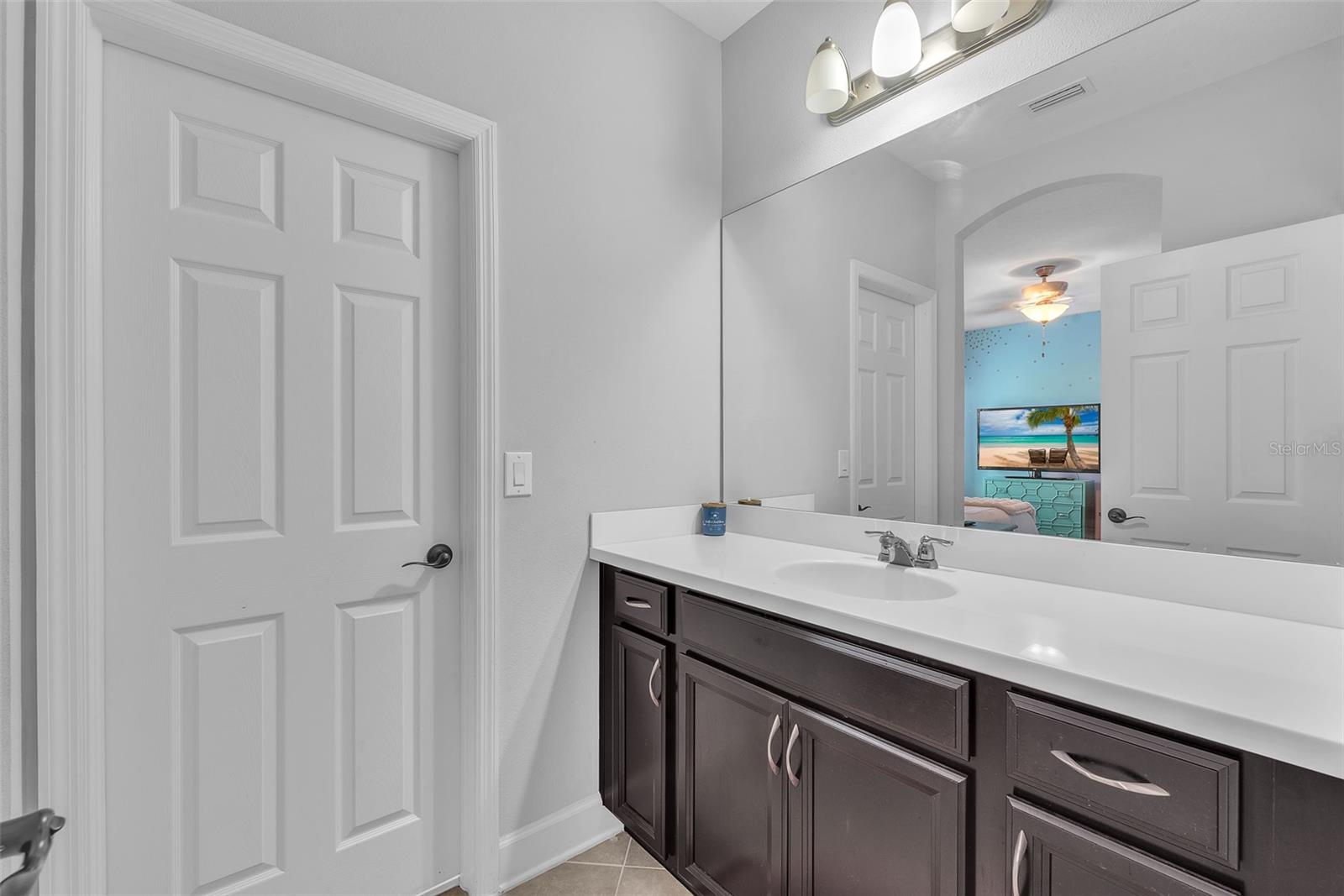 Listing photo id 32 for 11831 Cross Vine Drive
