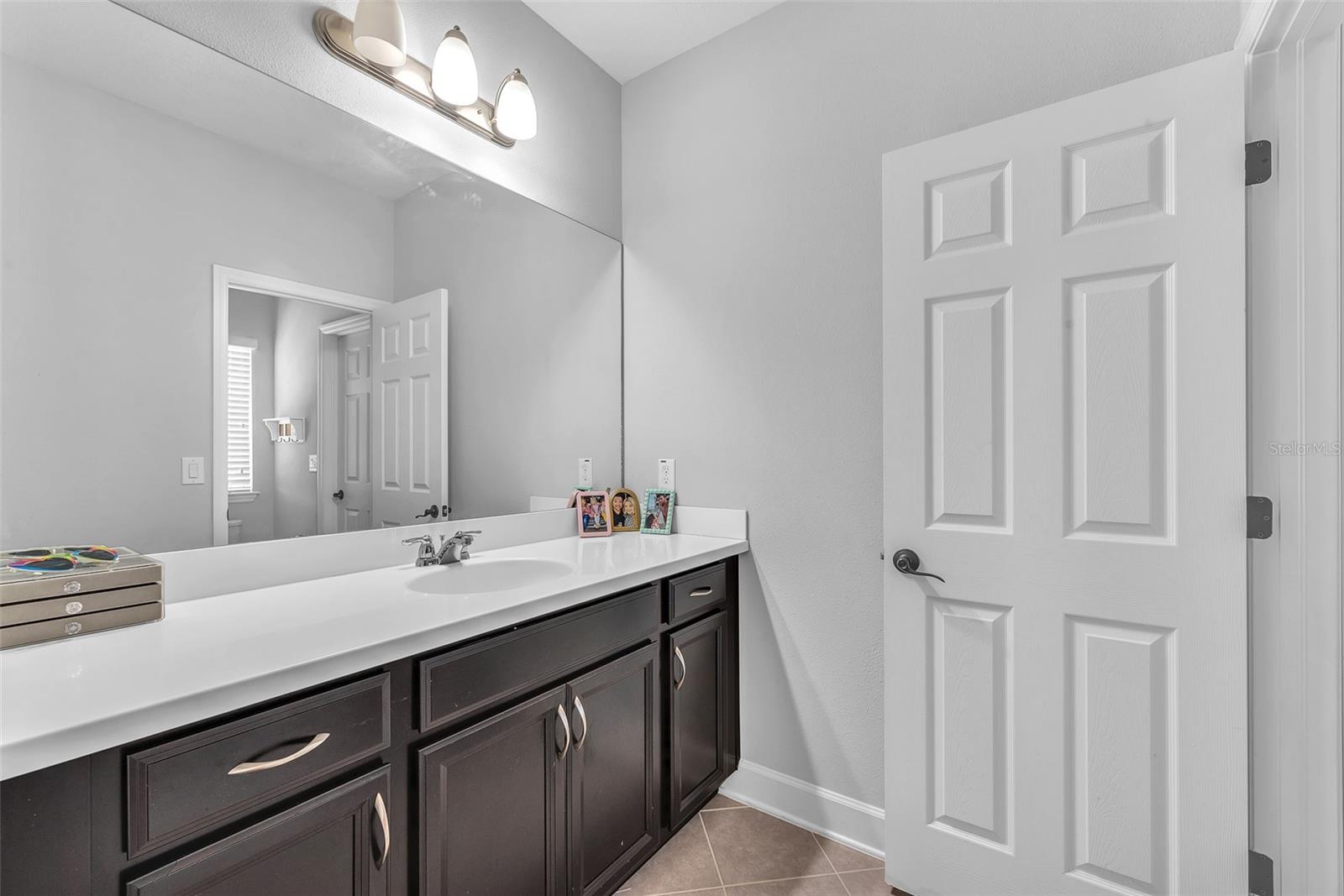 Listing photo id 34 for 11831 Cross Vine Drive