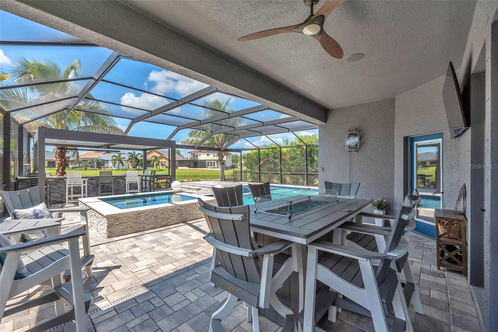 Listing photo id 39 for 11831 Cross Vine Drive