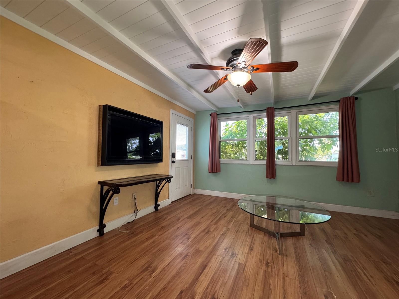 Image 10 of 18 For 32 Palm Drive