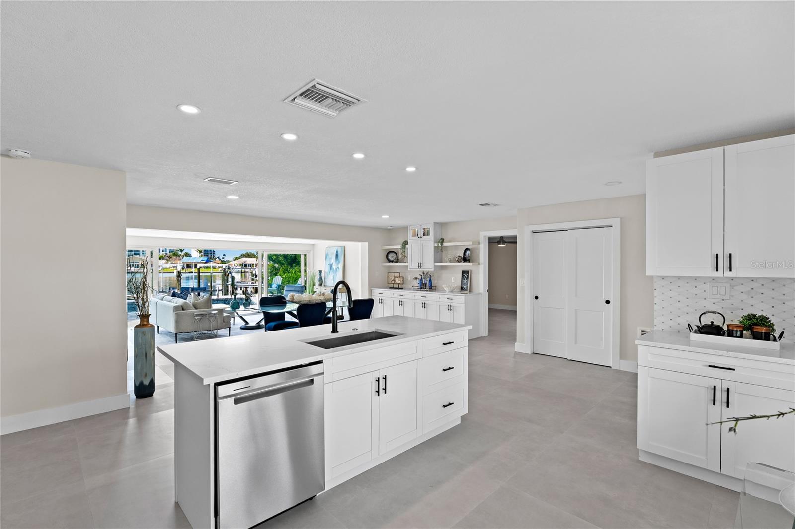 Listing photo id 12 for 24 Marina Terrace