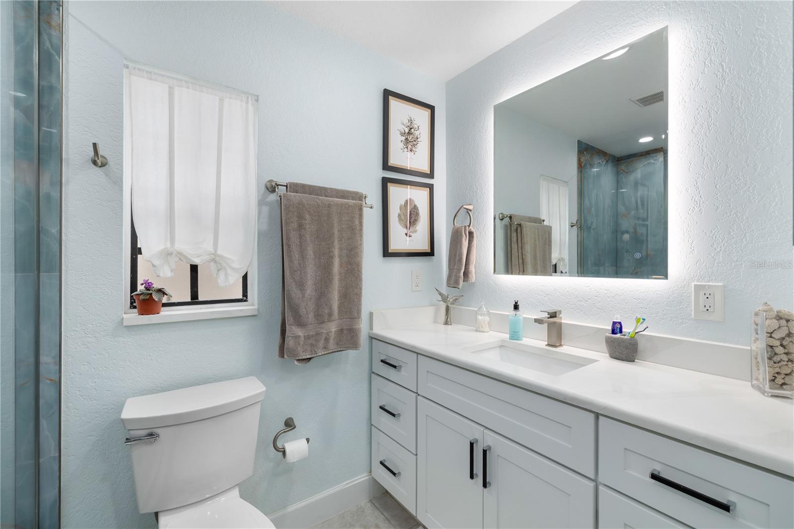 Listing photo id 11 for 8787 Glen Lakes Boulevard N