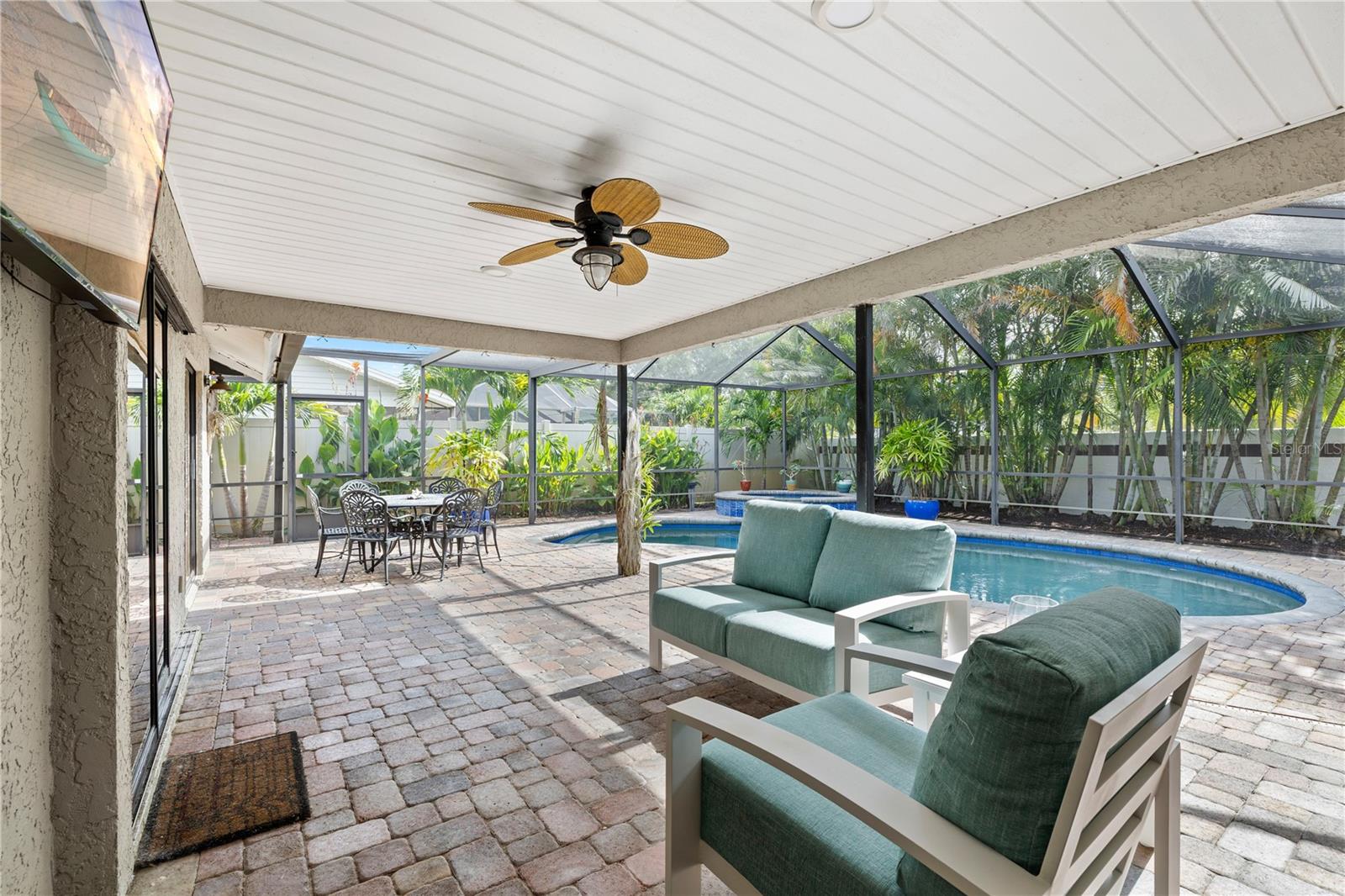 Listing photo id 21 for 8787 Glen Lakes Boulevard N