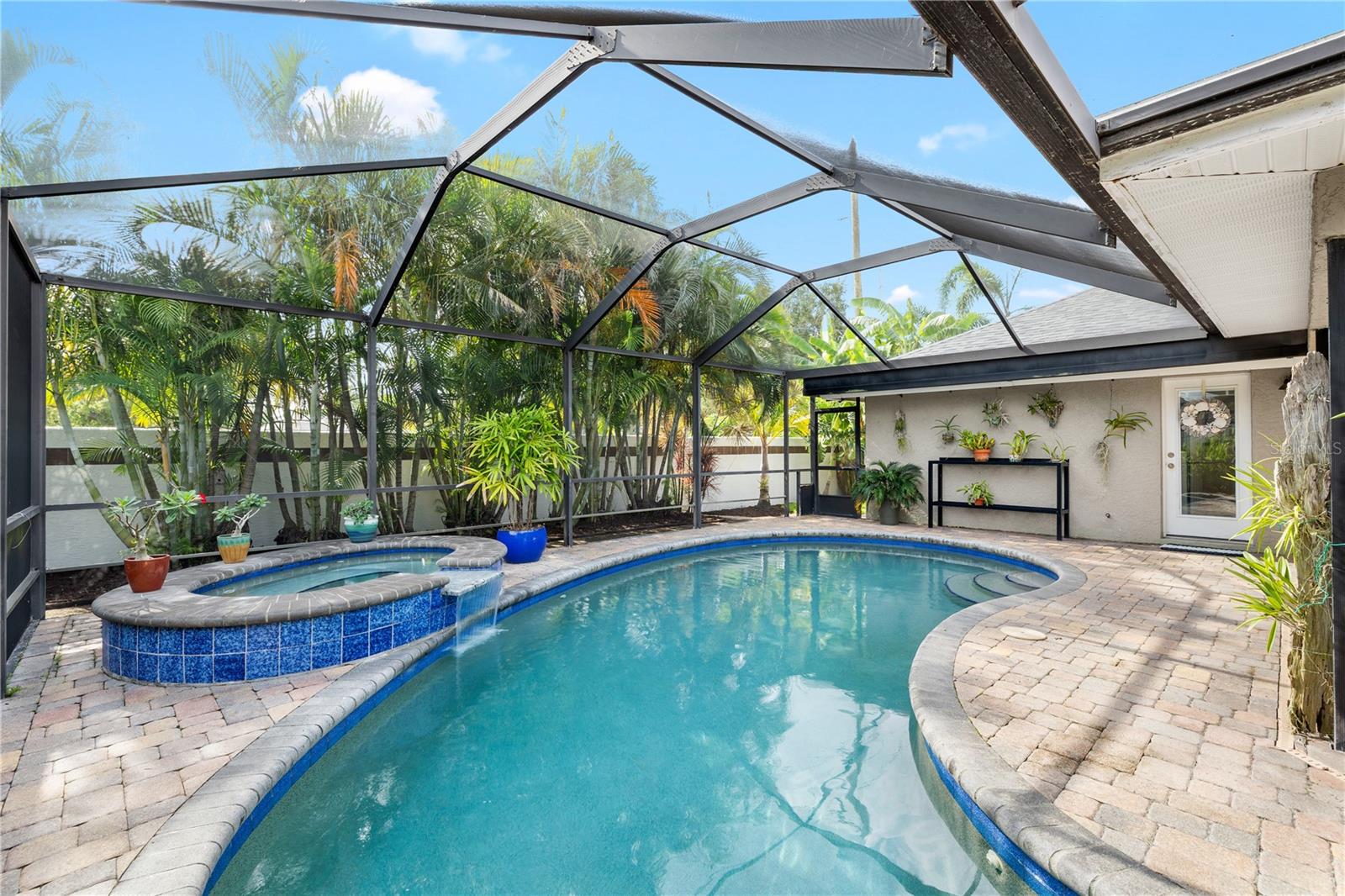 Listing photo id 25 for 8787 Glen Lakes Boulevard N
