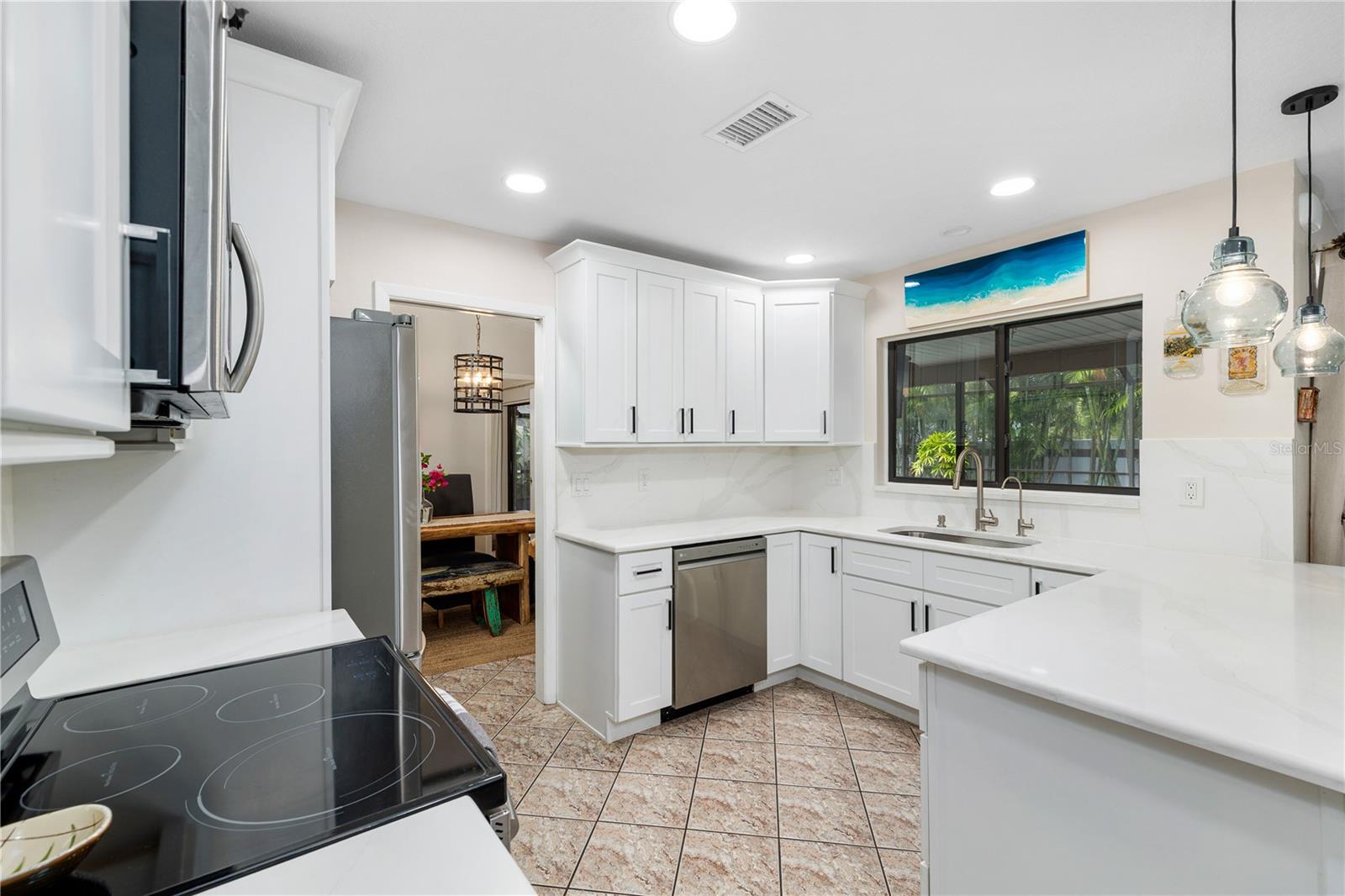 Listing photo id 4 for 8787 Glen Lakes Boulevard N