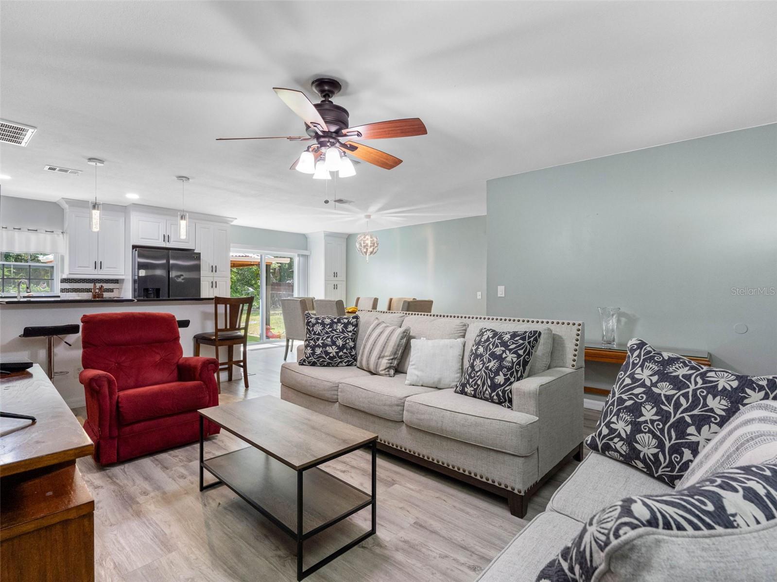 Listing photo id 8 for 6416 Santa Monica Drive