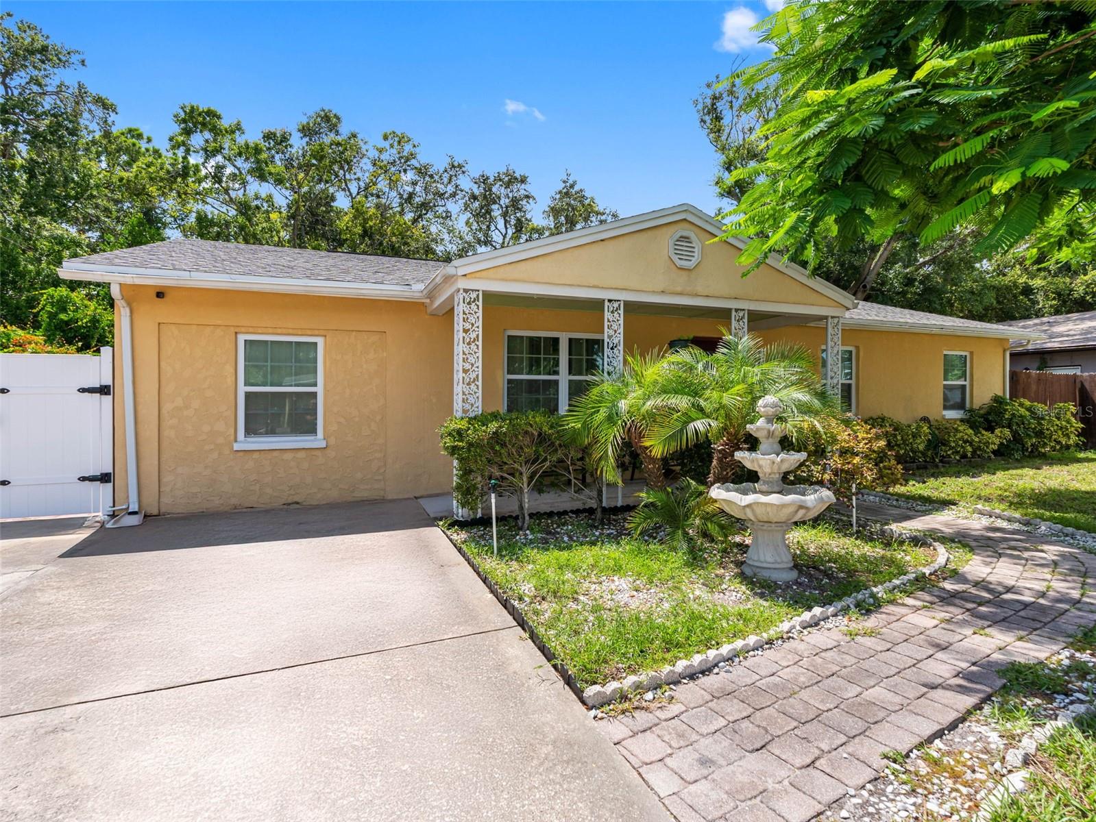 Listing photo id 0 for 6416 Santa Monica Drive