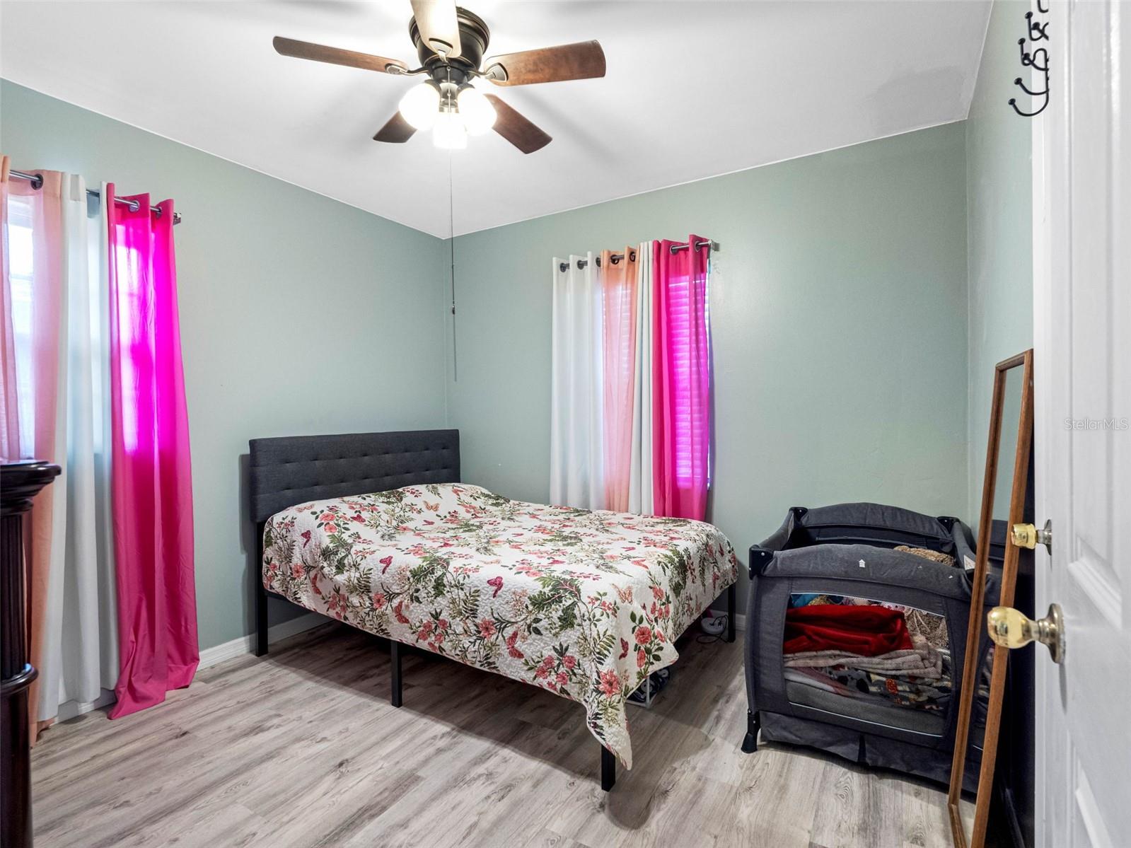 Listing photo id 18 for 6416 Santa Monica Drive