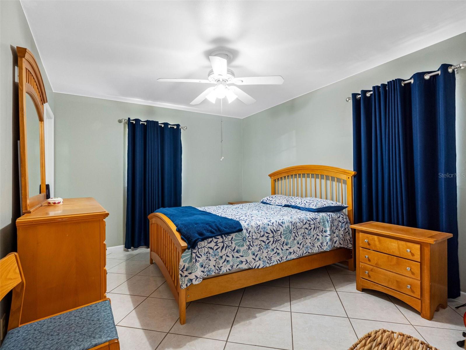 Listing photo id 19 for 6416 Santa Monica Drive
