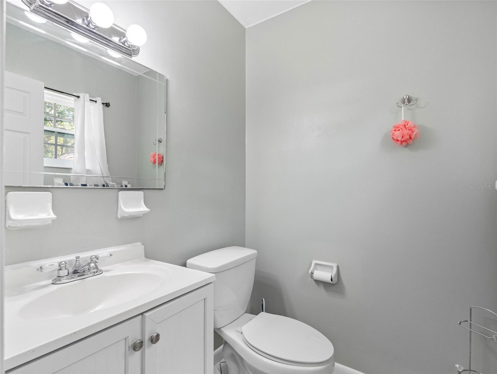 Listing photo id 21 for 6416 Santa Monica Drive