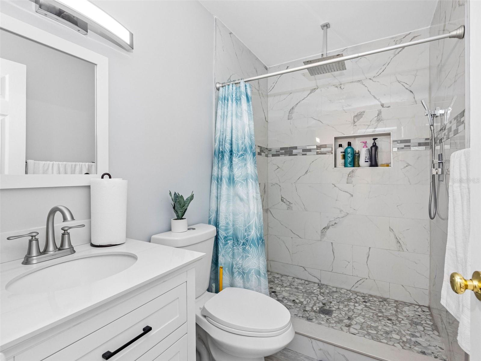 Listing photo id 22 for 6416 Santa Monica Drive