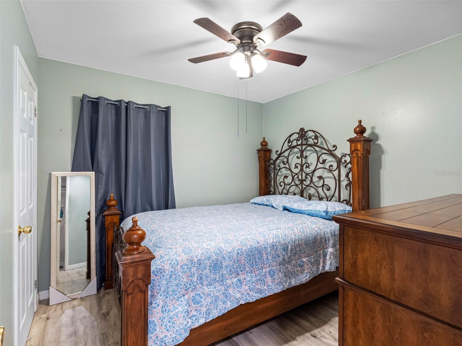 Listing photo id 23 for 6416 Santa Monica Drive