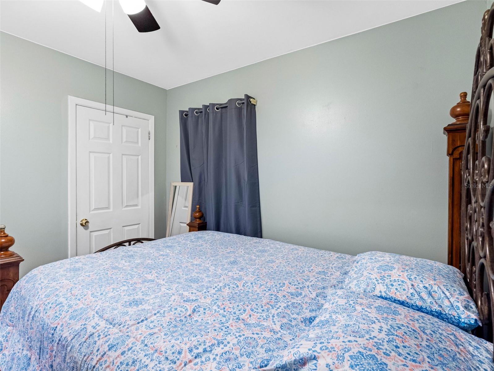 Listing photo id 24 for 6416 Santa Monica Drive