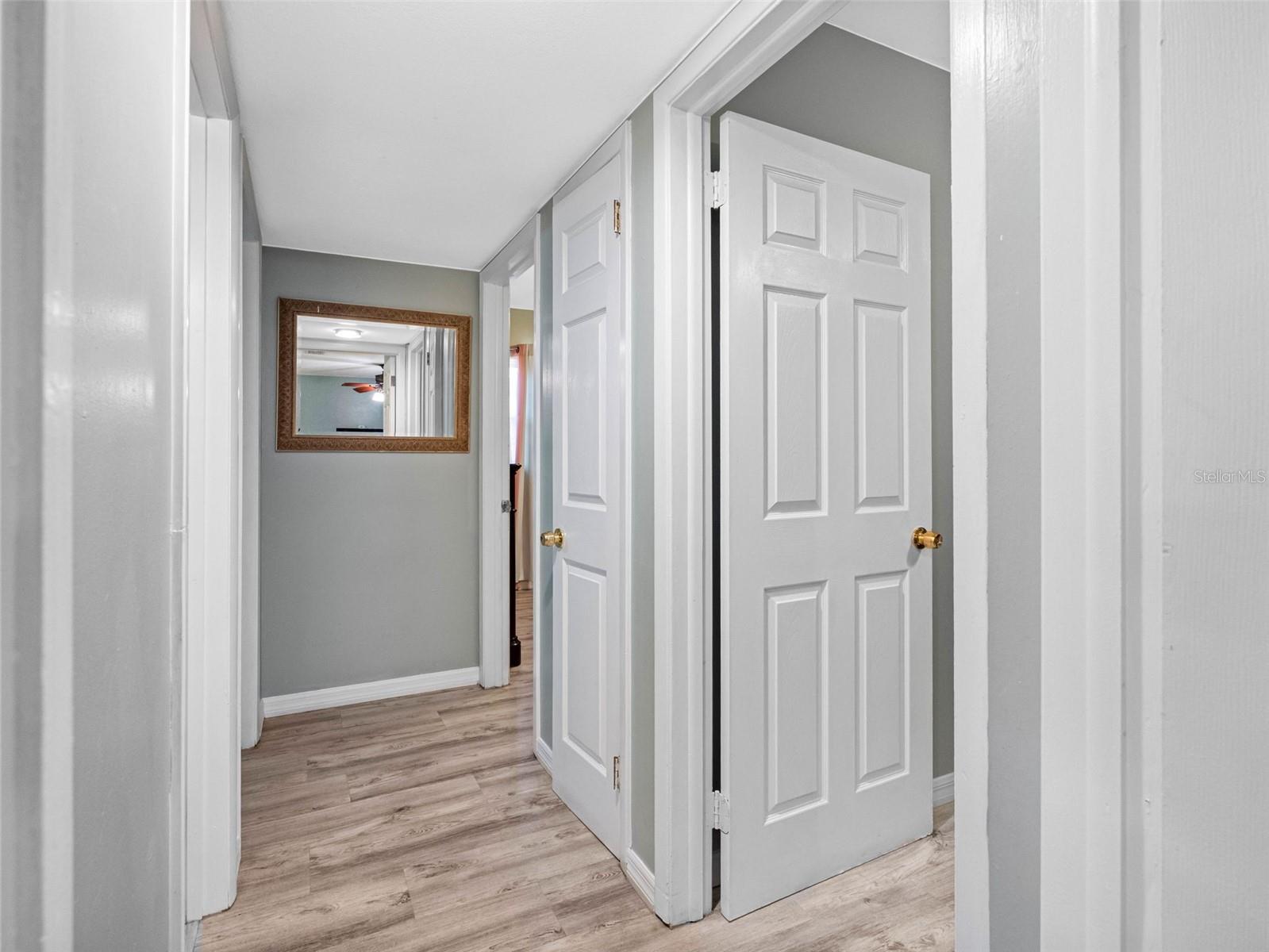 Listing photo id 25 for 6416 Santa Monica Drive