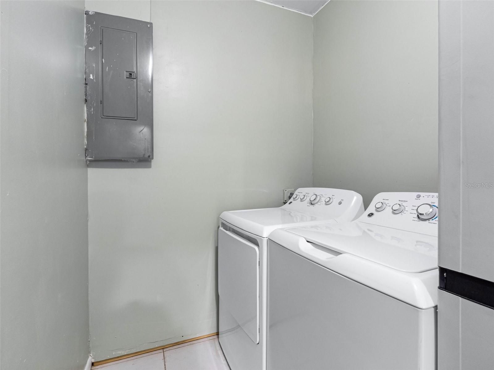 Listing photo id 26 for 6416 Santa Monica Drive