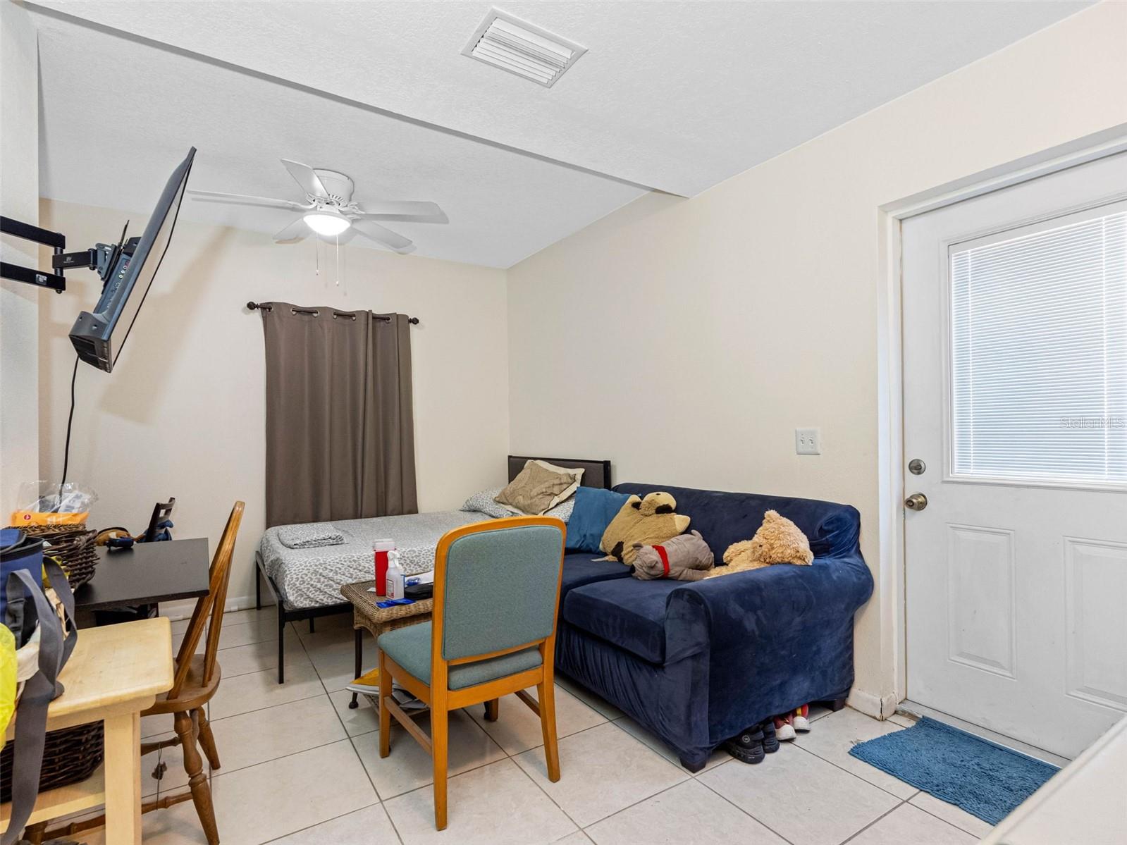 Listing photo id 27 for 6416 Santa Monica Drive