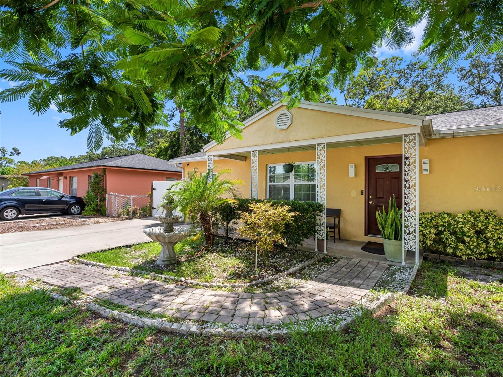 Listing photo id 1 for 6416 Santa Monica Drive