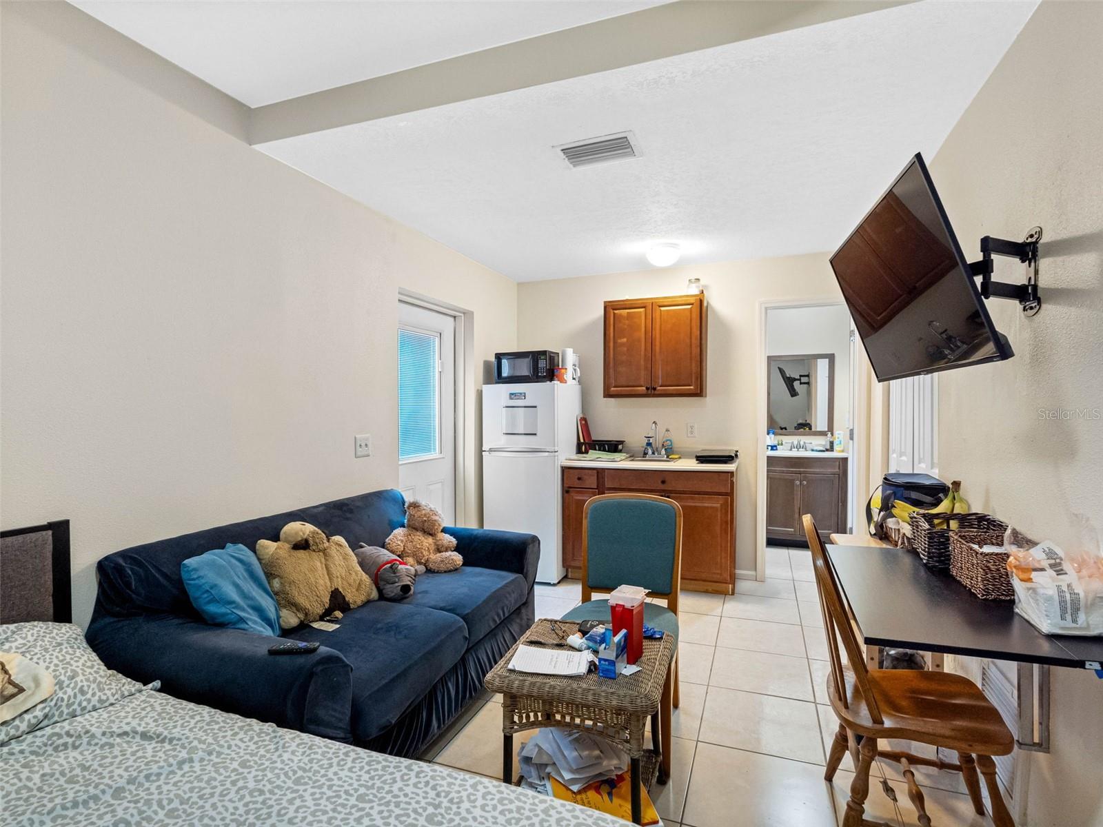 Listing photo id 28 for 6416 Santa Monica Drive