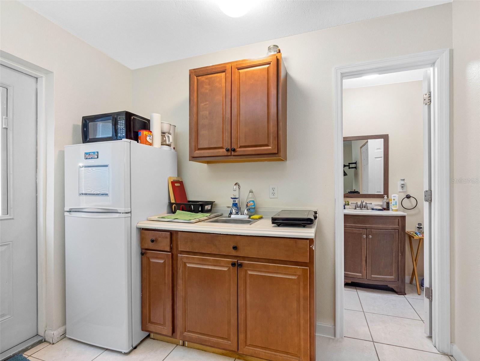 Listing photo id 29 for 6416 Santa Monica Drive