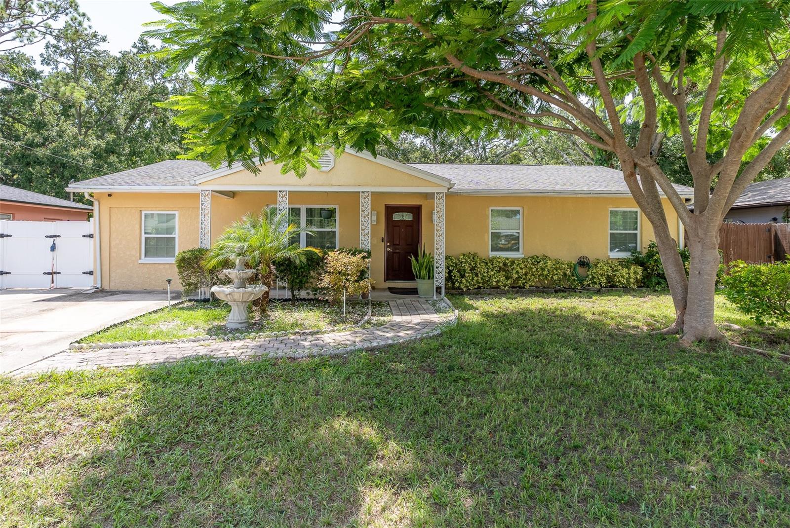 Listing photo id 32 for 6416 Santa Monica Drive