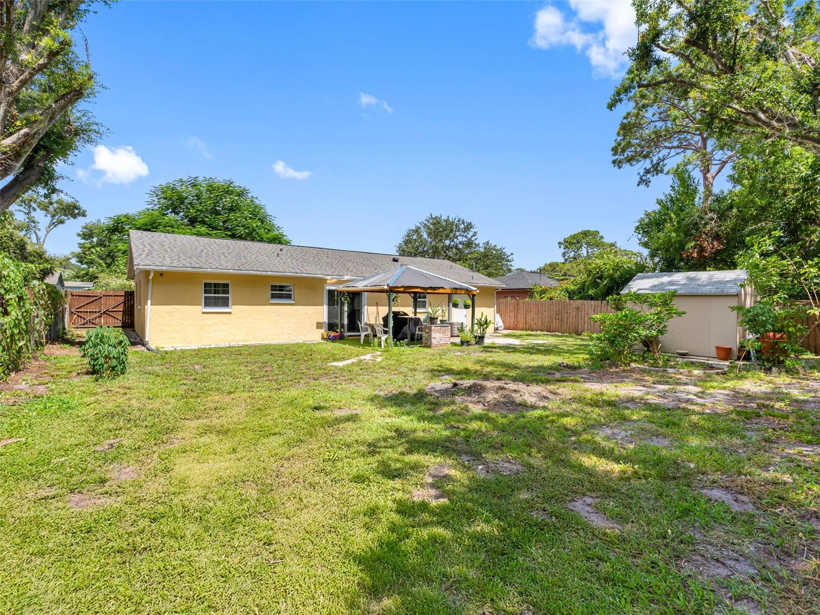 Listing photo id 34 for 6416 Santa Monica Drive