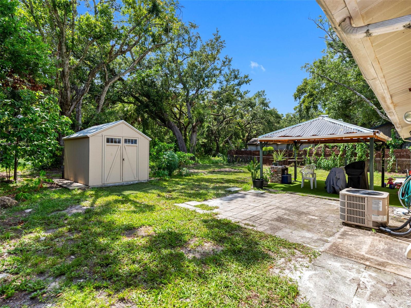 Listing photo id 35 for 6416 Santa Monica Drive