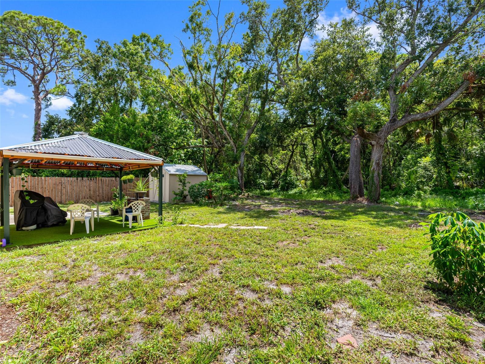 Listing photo id 36 for 6416 Santa Monica Drive