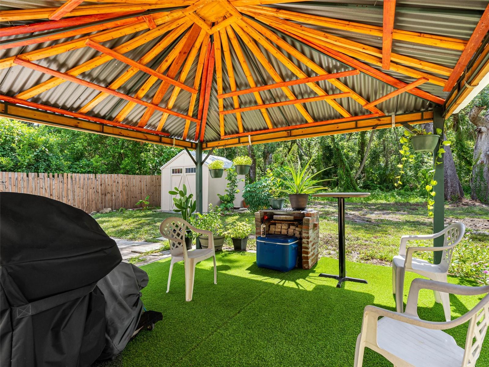 Listing photo id 5 for 6416 Santa Monica Drive