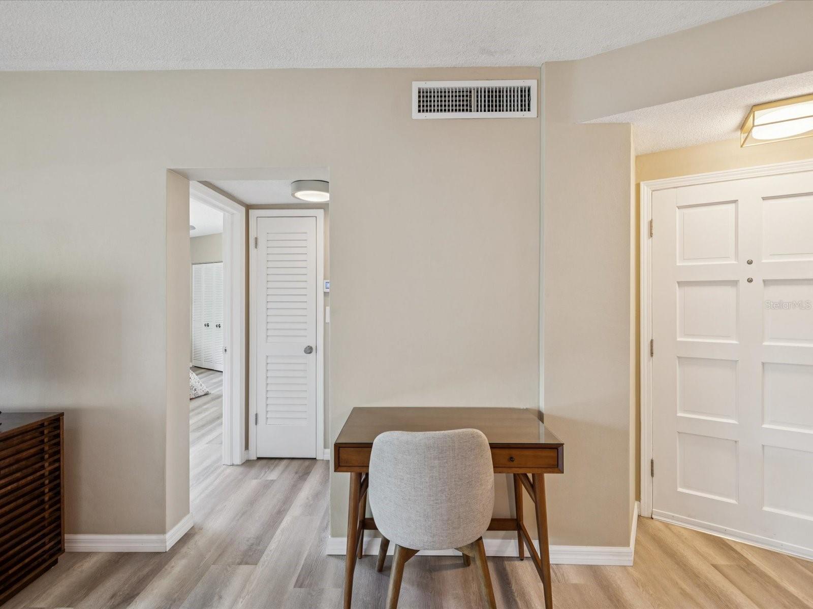 Image 10 of 36 For 1200 Shore Drive Ne 213
