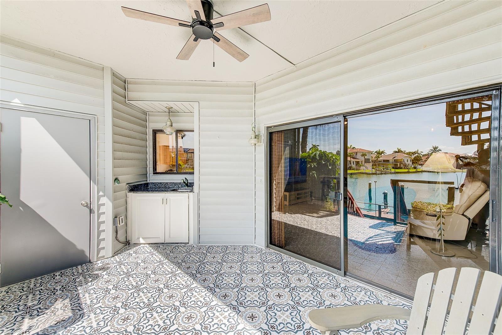 Image 19 of 38 For 557 Pinellas Bayway S 303