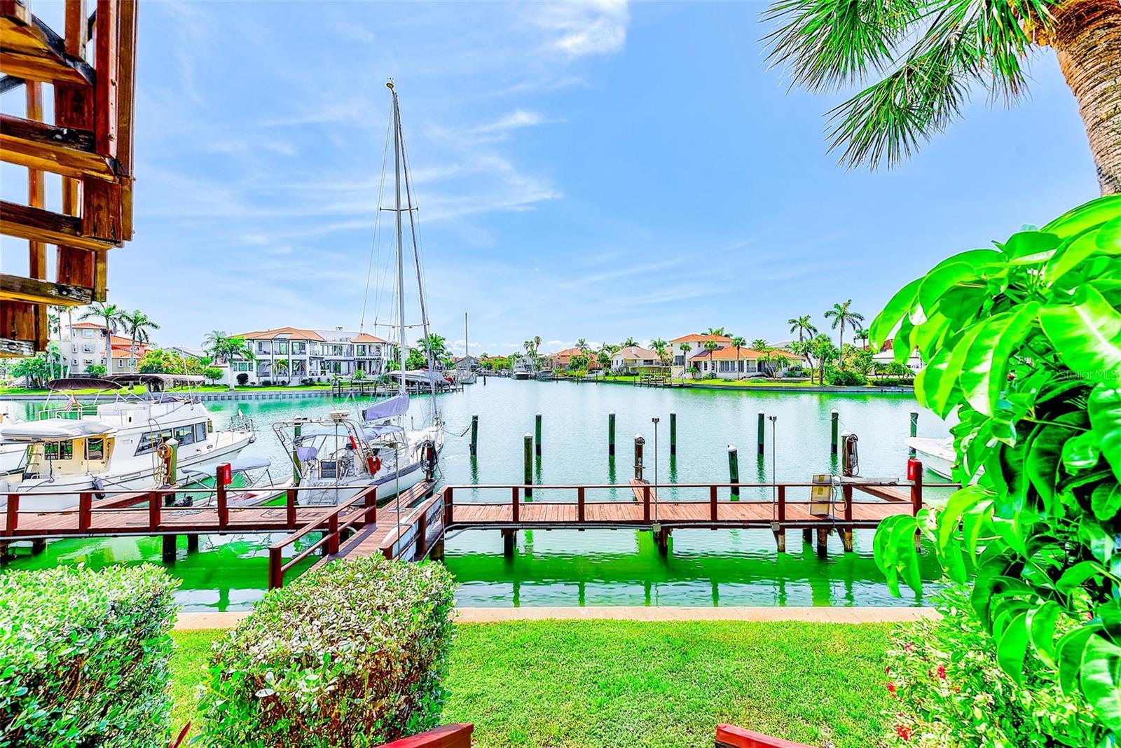 Image 20 of 38 For 557 Pinellas Bayway S 303
