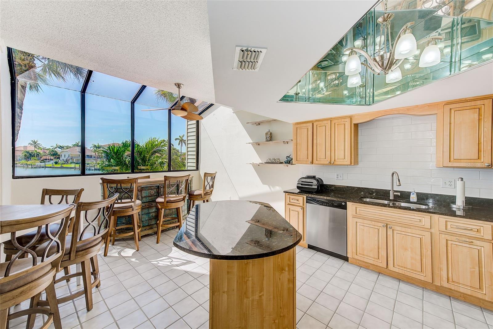 Image 5 of 38 For 557 Pinellas Bayway S 303