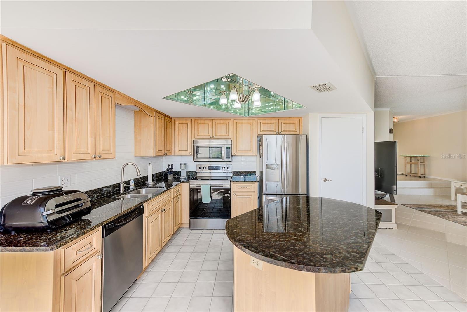 Image 6 of 38 For 557 Pinellas Bayway S 303