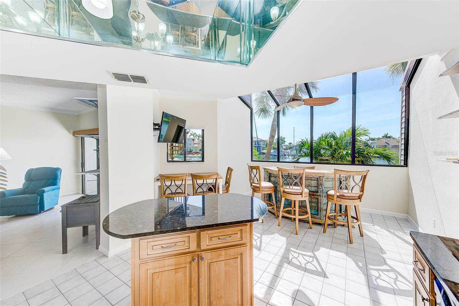 Image 7 of 38 For 557 Pinellas Bayway S 303