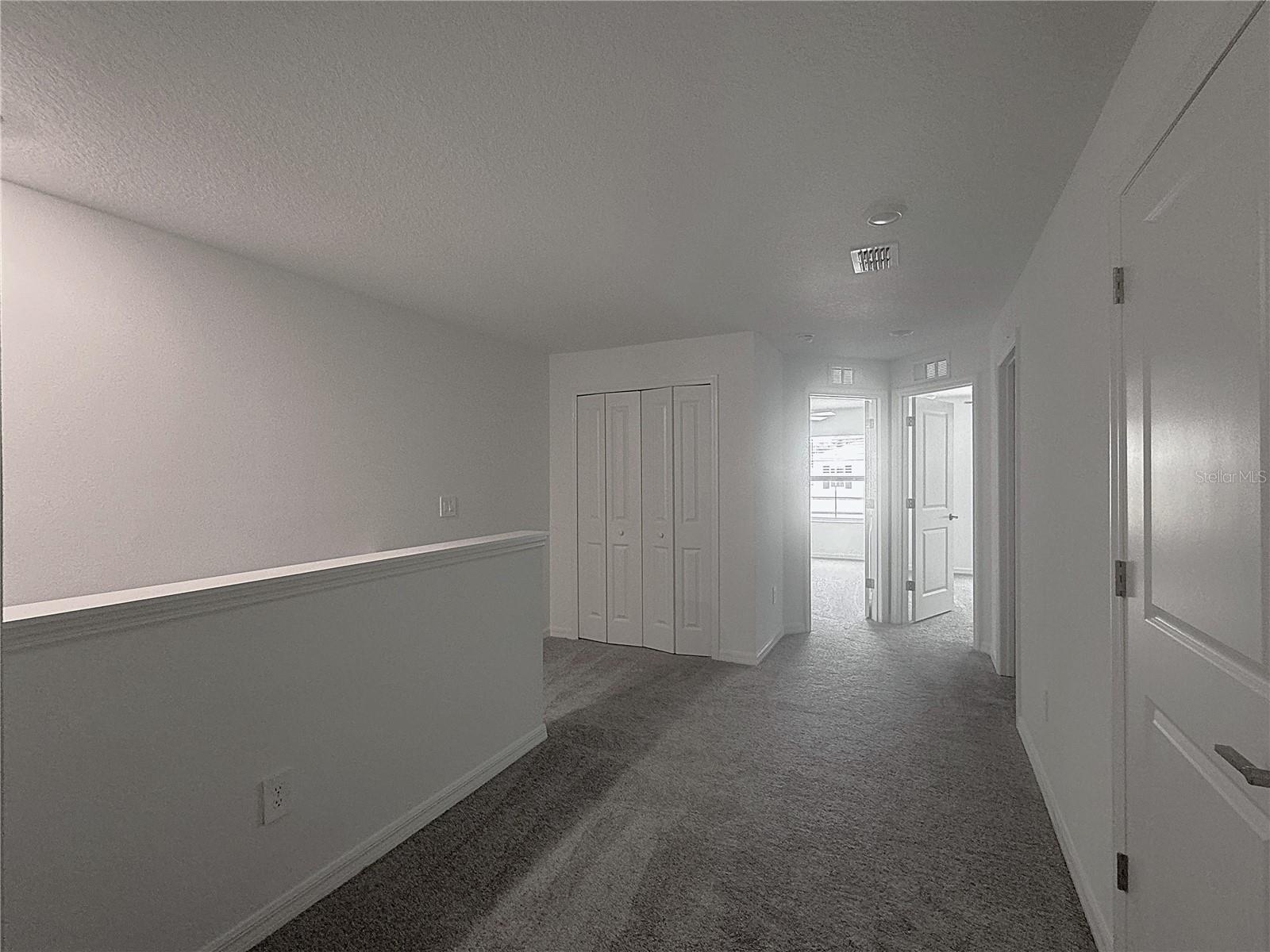 Listing photo id 12 for 6160 Shiner Street