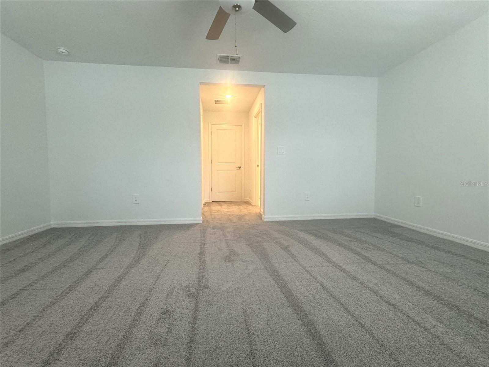 Listing photo id 16 for 6160 Shiner Street