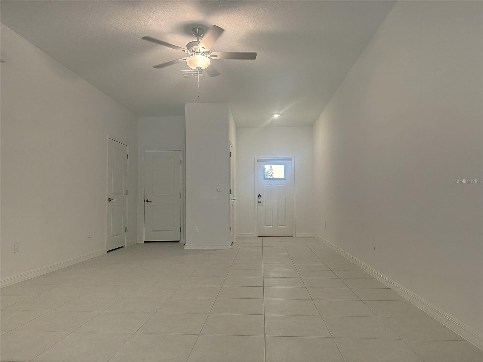 Listing photo id 2 for 6160 Shiner Street