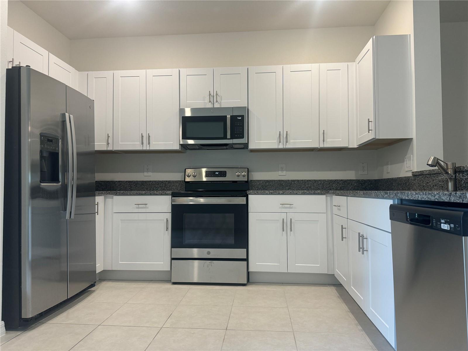 Listing photo id 5 for 6160 Shiner Street